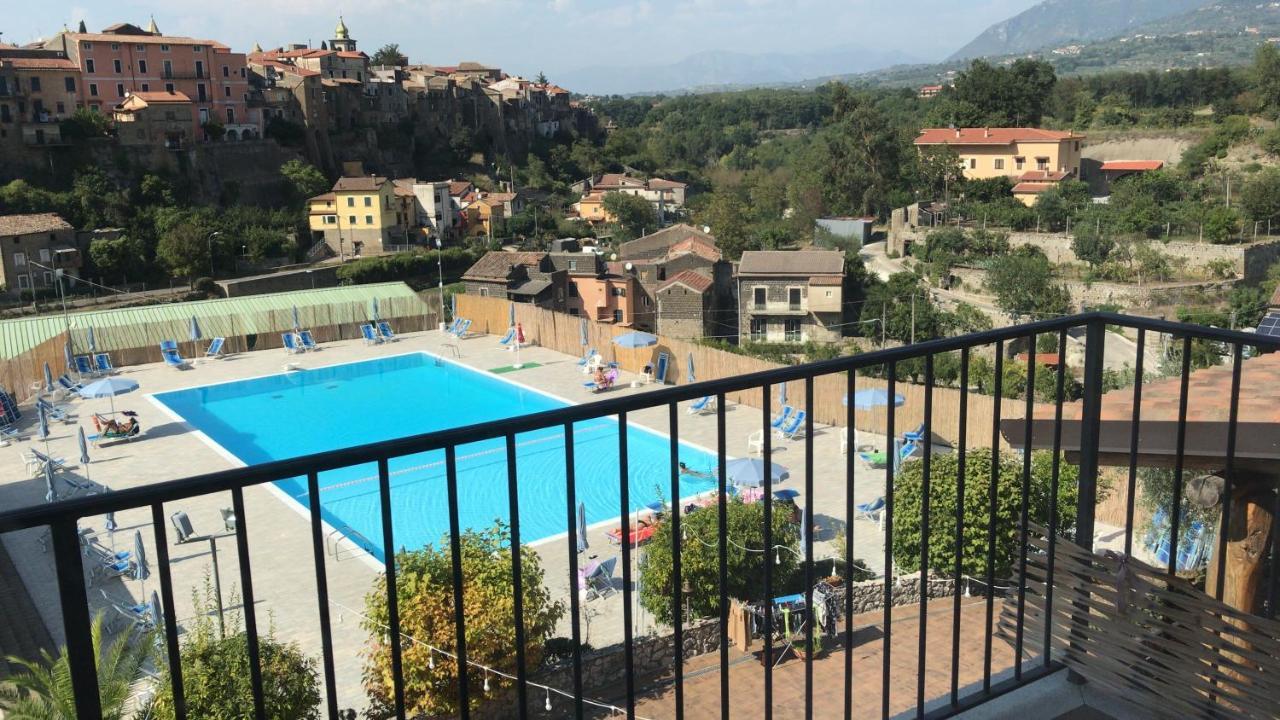 Le Rocce Bed & Breakfast SantʼAgata deʼ Goti Exterior foto