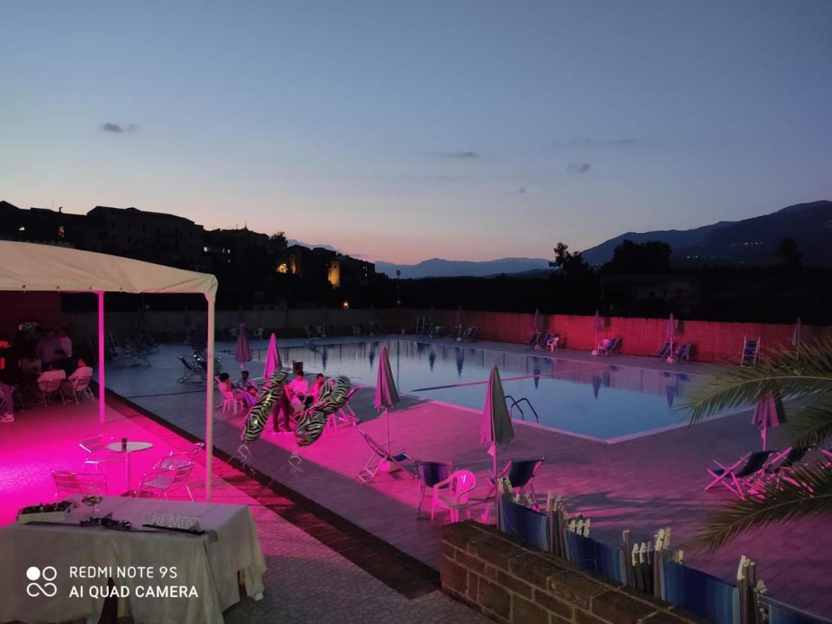 Le Rocce Bed & Breakfast SantʼAgata deʼ Goti Exterior foto